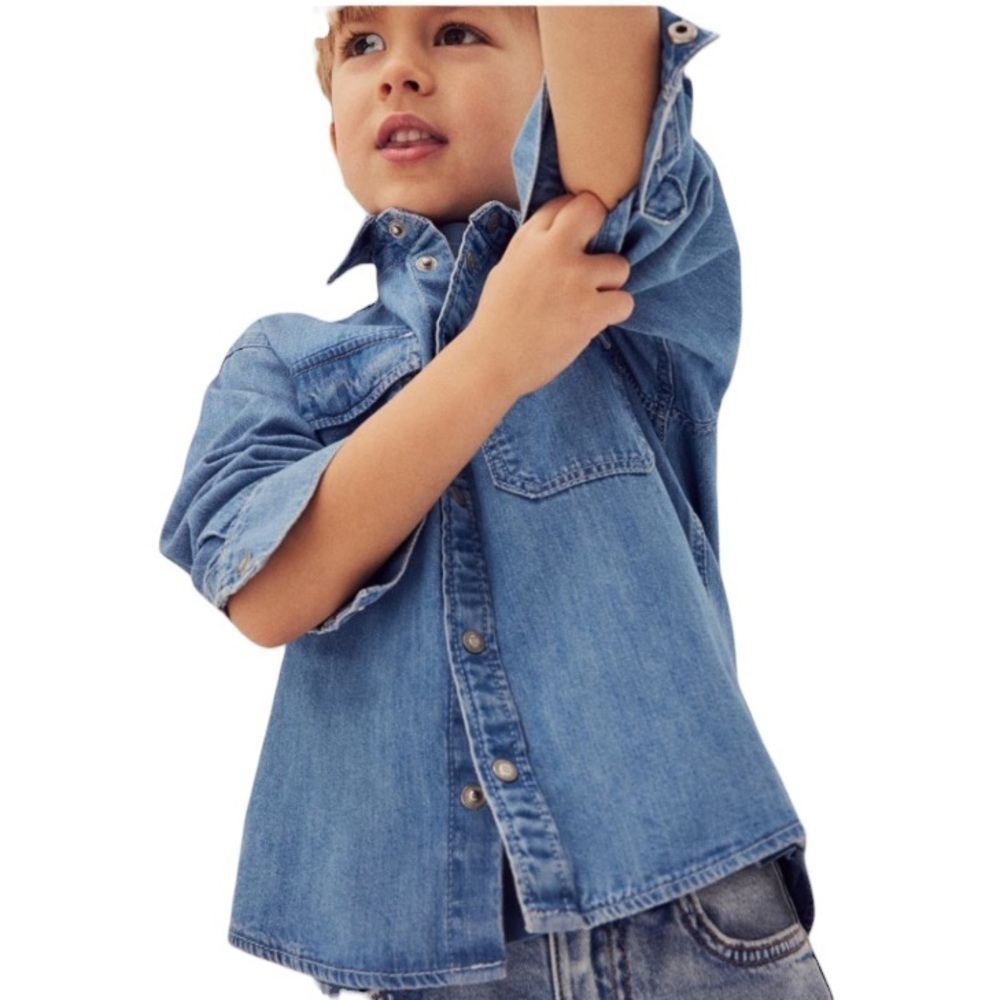 Zara boy’s 10Y chambray‎ soft denim button down shirt
